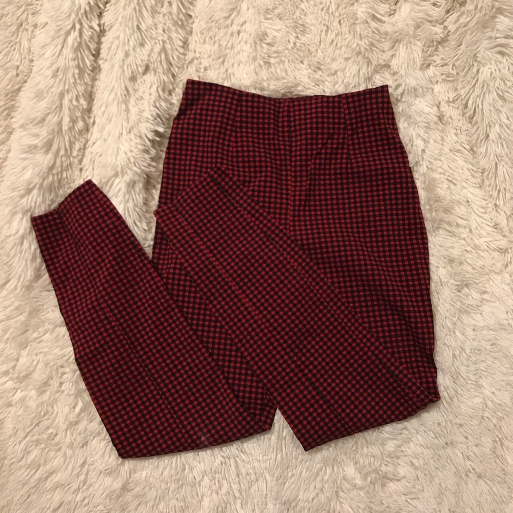 High waisted, red checkered pant